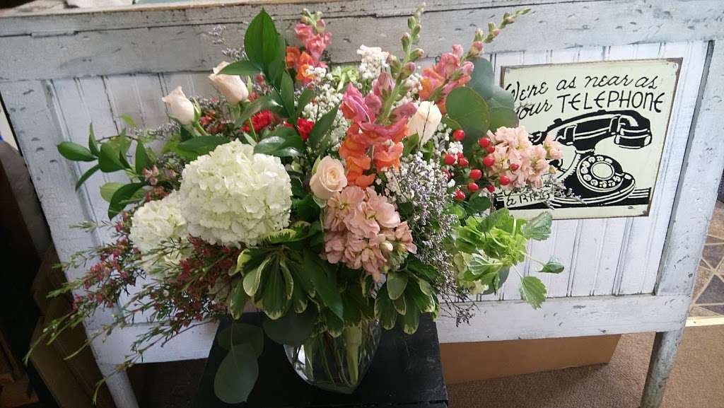 Wild Rose Florist | 217 S Lincolnway St, North Aurora, IL 60542, USA | Phone: (630) 896-6566