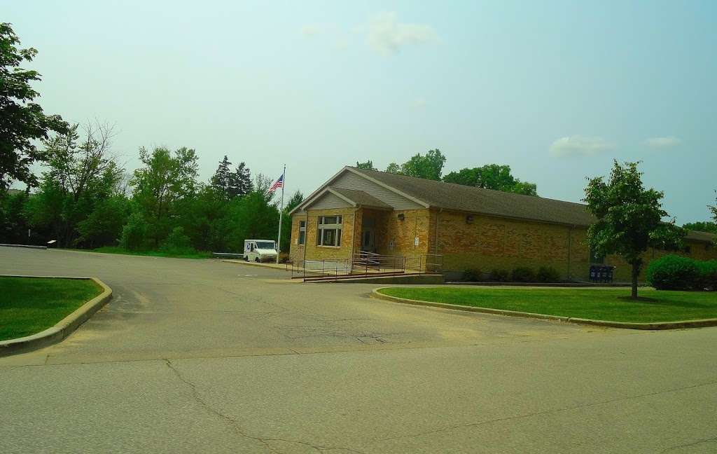 United States Postal Service | 925 N Genesee St, Delafield, WI 53018, USA | Phone: (800) 275-8777