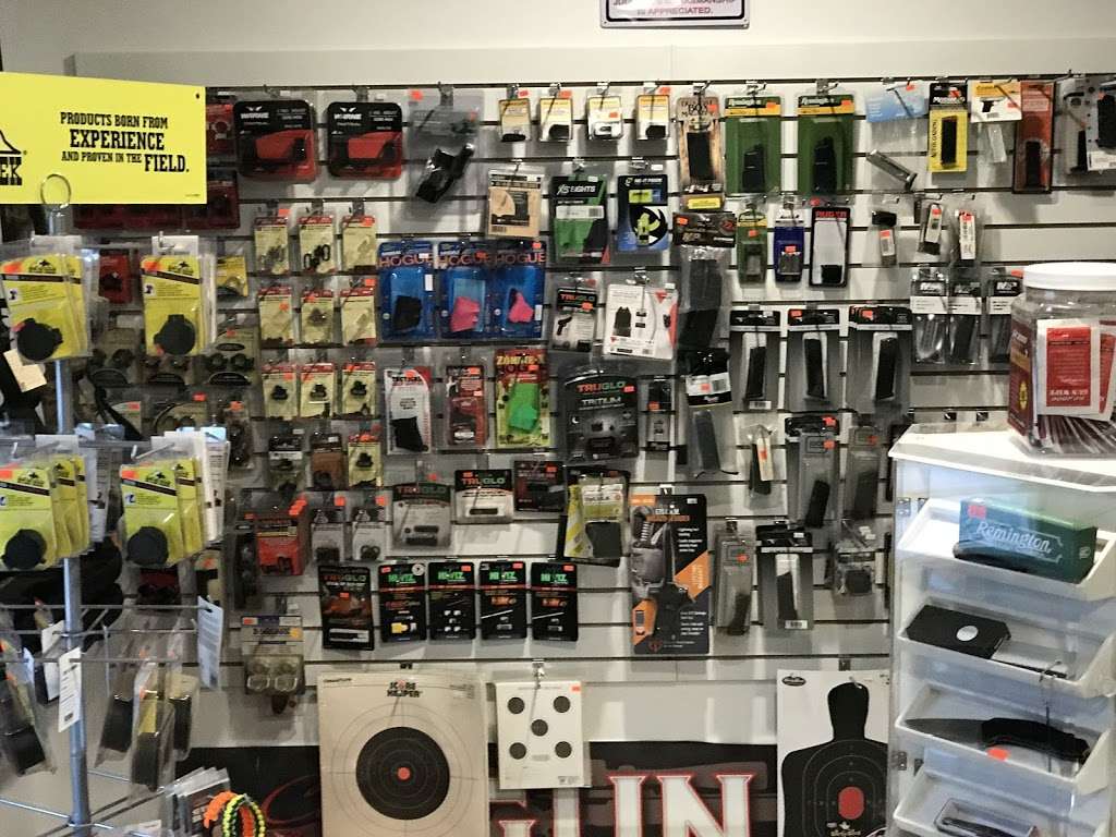 Clear Spring Gun Shop | 13708 National Pike #1, Clear Spring, MD 21722, USA | Phone: (301) 582-4747