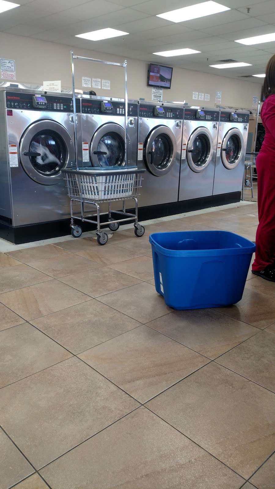 Laundromat | ***LAST LOAD 9:30 P.M***, 2509 E. 65th St., Indianapolis, IN 46220 | Phone: (317) 222-6483