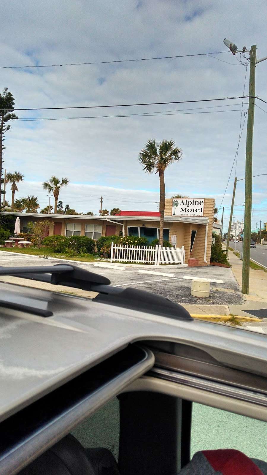 Alpine Court Motel | 518 S Atlantic Ave, Daytona Beach, FL 32118, USA | Phone: (386) 255-8558