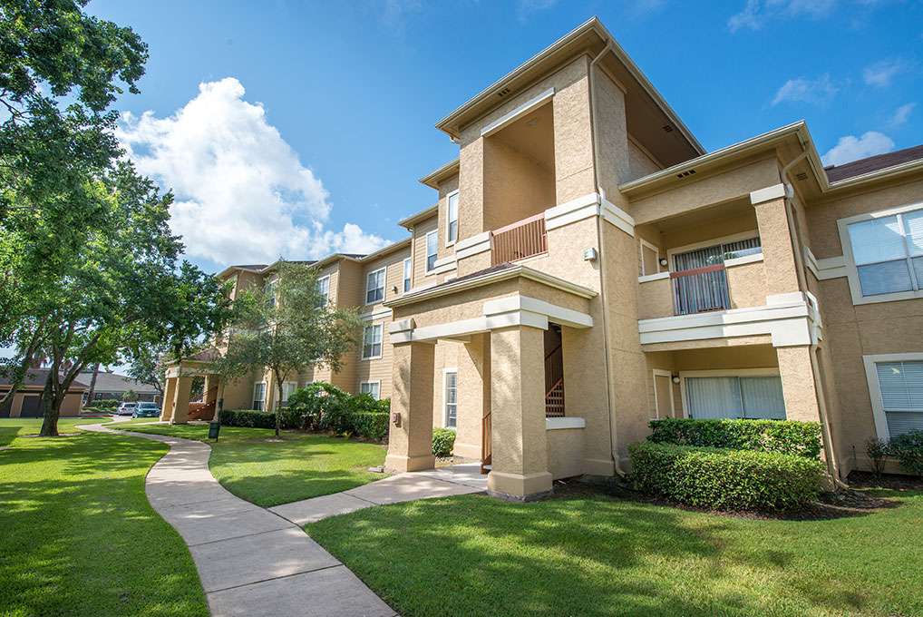 Palomar Apartments | 100 Texas Ave, Webster, TX 77598, USA | Phone: (281) 338-8600