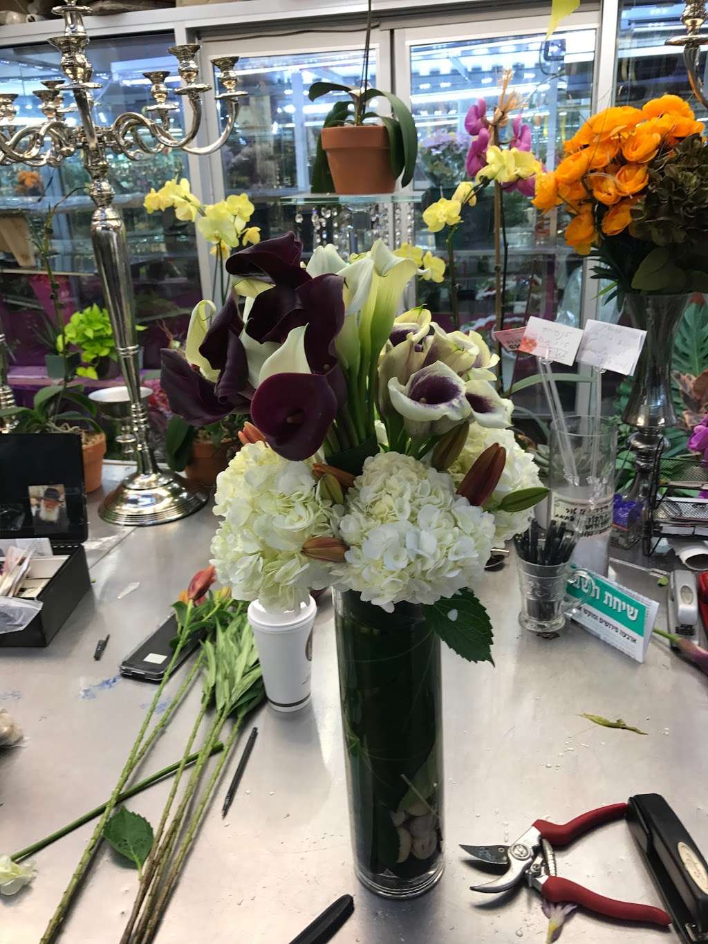Bosmat Flowers | 186-11 Union Tpke, Fresh Meadows, NY 11366, USA | Phone: (718) 264-3111