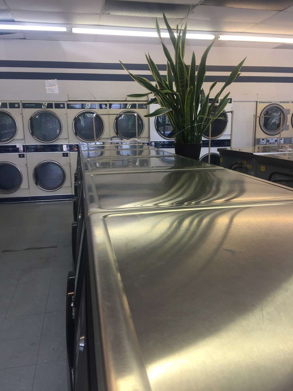 Maple Hill Laundry | 2424 S 34th St, Kansas City, KS 66106 | Phone: (913) 384-1022