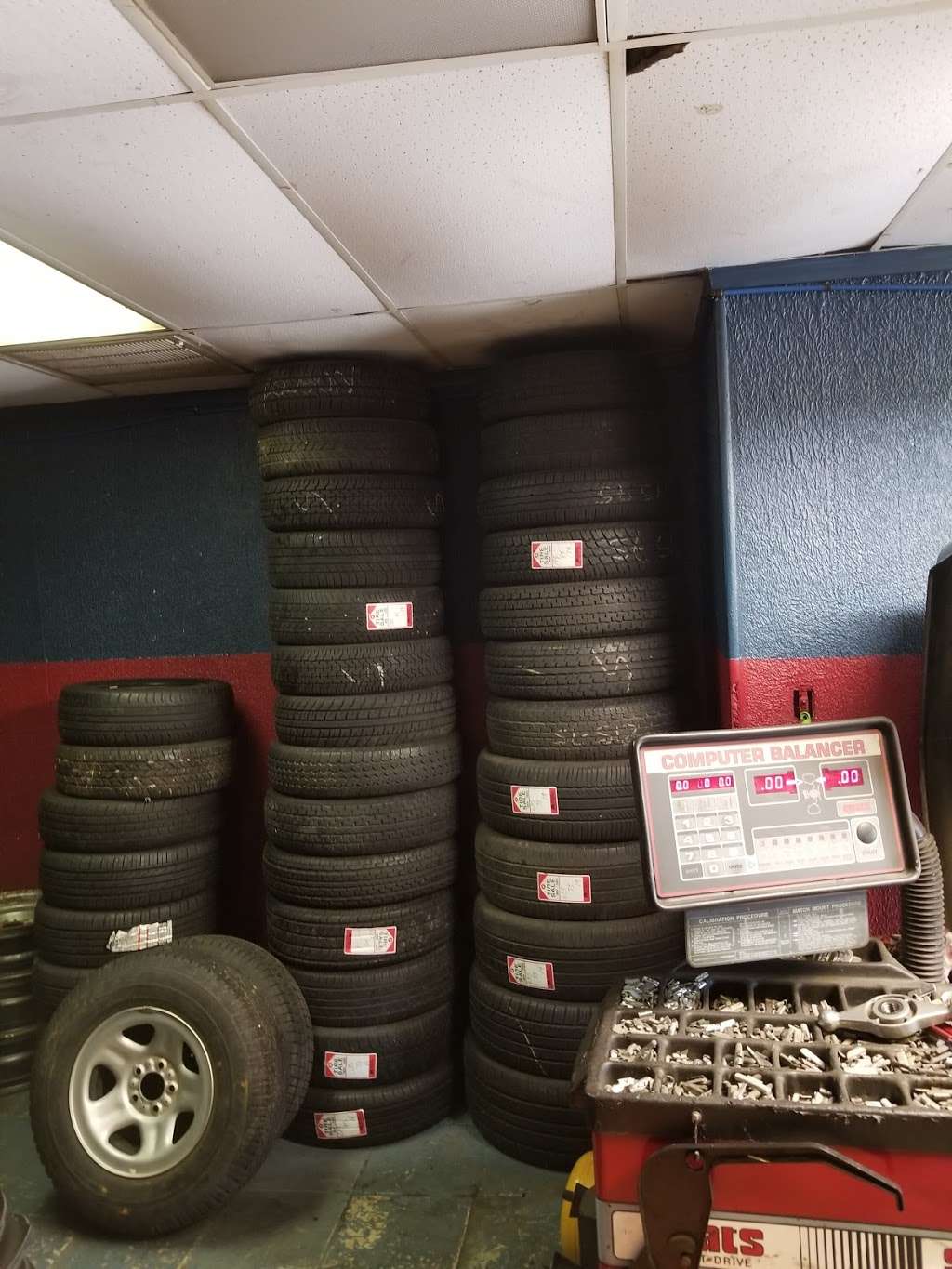 Professional Tires Shop | 913 Crabb River Rd, Richmond, TX 77469, USA | Phone: (713) 985-9408