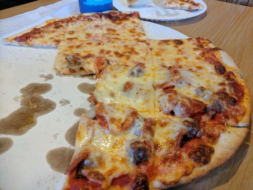Sams Pizza Sycamore | 526 E State St, Sycamore, IL 60178, USA | Phone: (815) 895-6121