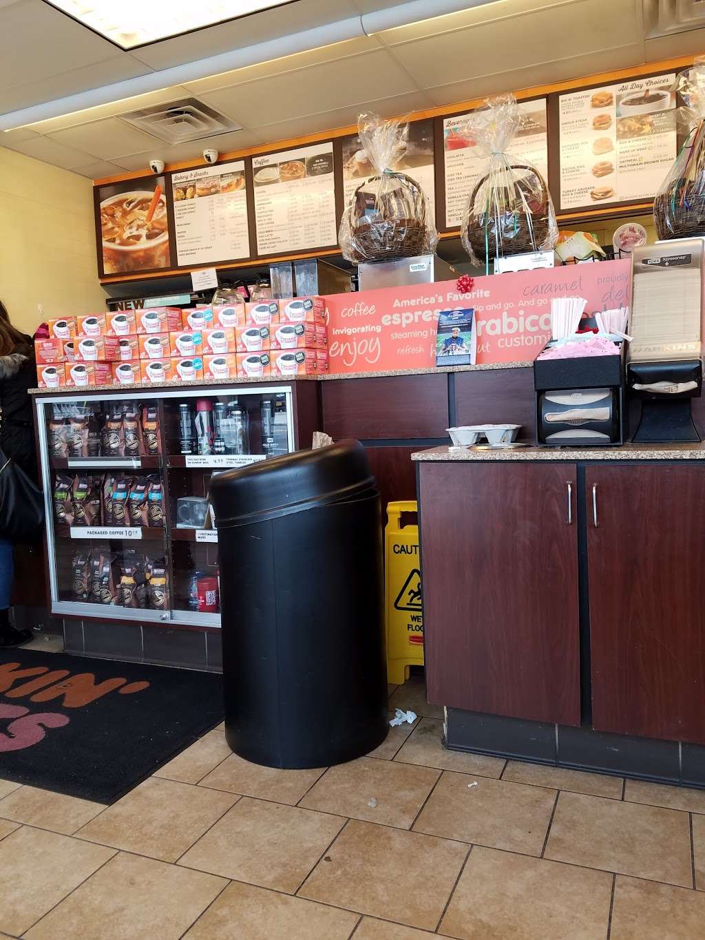 Dunkin Donuts | 6010 80th St, Middle Village, NY 11379, USA | Phone: (718) 424-0615