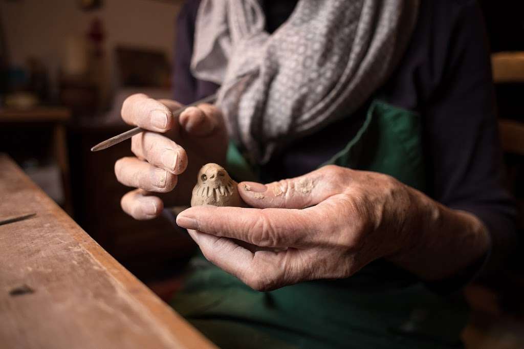 The Clay Room UK - Adult Pottery Classes in Orpington | Kings Hall Farm, Well Hill, Orpington BR6 7PR, UK
