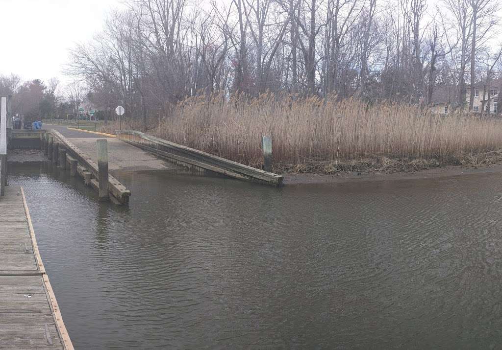 Dominick F. Santelle Park And Boat Ramp | 198, 190 Riverview Ave, Little Silver, NJ 07739, USA