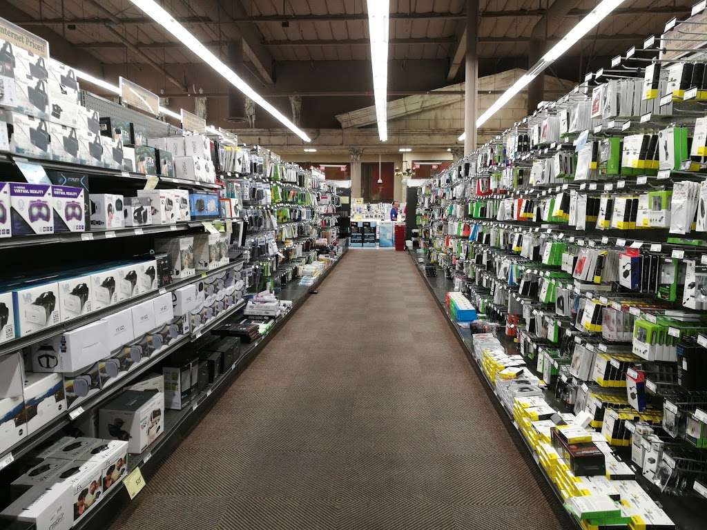 Frys Electronics | 10800 Kalama River Ave, Fountain Valley, CA 92708, USA | Phone: (714) 378-4400