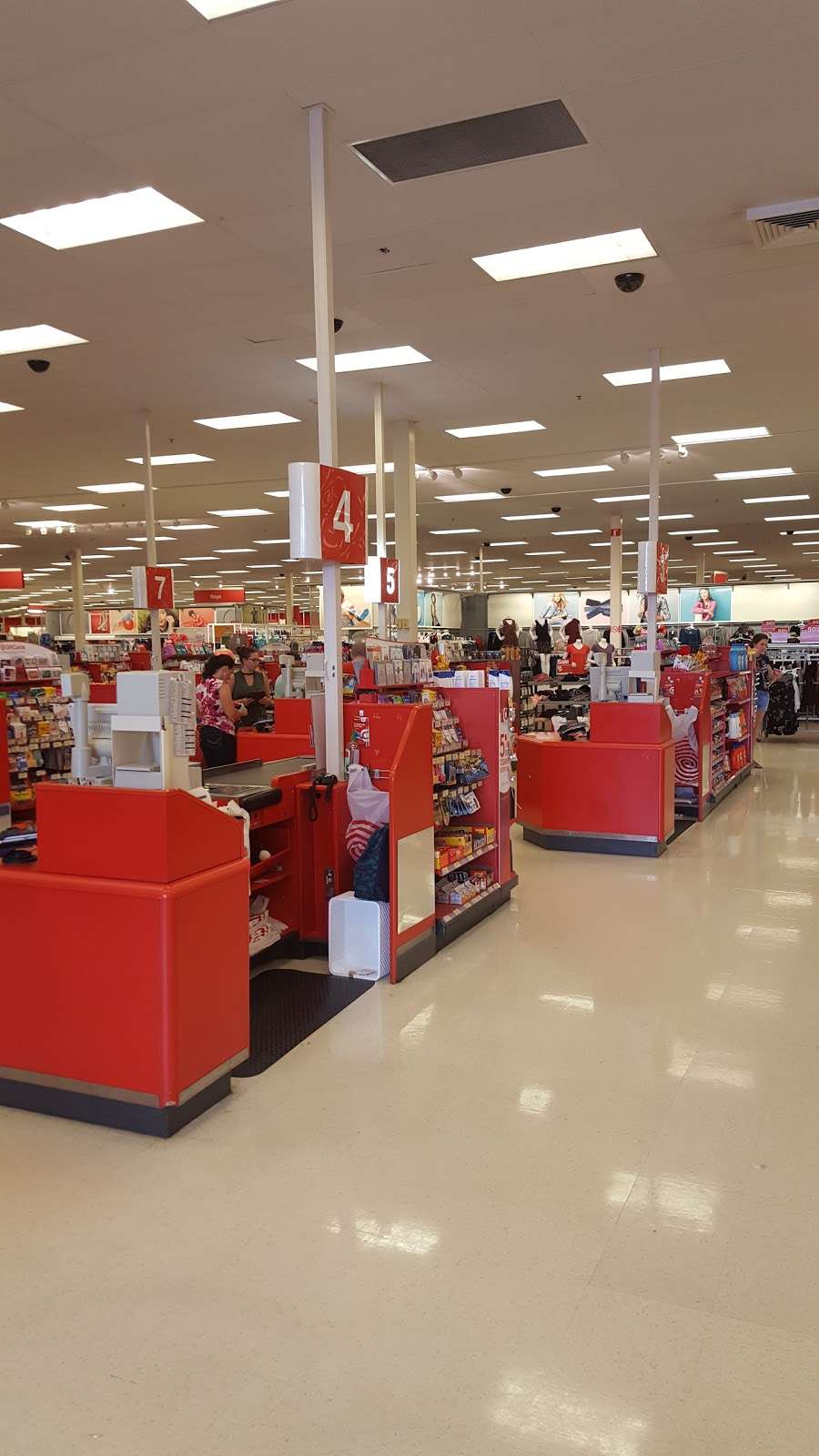 Target | 600 Amherst St, Nashua, NH 03063, USA | Phone: (603) 324-0039