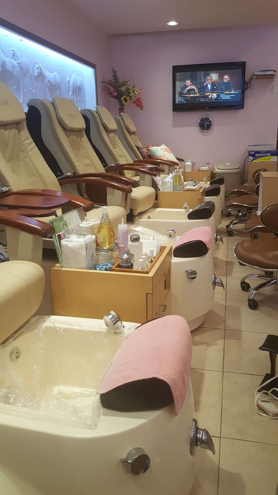 Luxury Nail & Spa | 80 Bethany Rd # B, Hazlet, NJ 07730, USA | Phone: (732) 888-0022