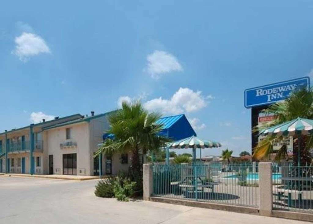 Rodeway Inn San Antonio I-10 East | 211 N Ww White Rd, San Antonio, TX 78219, USA | Phone: (210) 359-7268