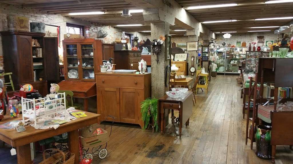 Rivertowne Antique Center | 125 Bank Ave, Columbia, PA 17512, USA | Phone: (717) 684-8514