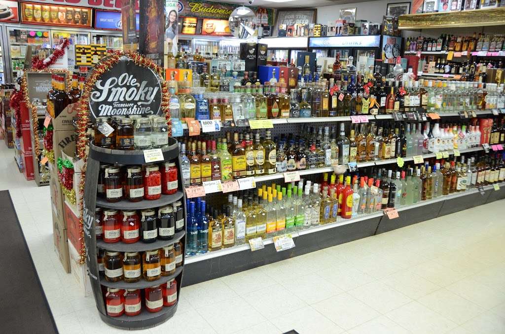 Dinos Cardinal Liquors | 1810 N Delany Rd, Gurnee, IL 60031, USA | Phone: (847) 623-6771