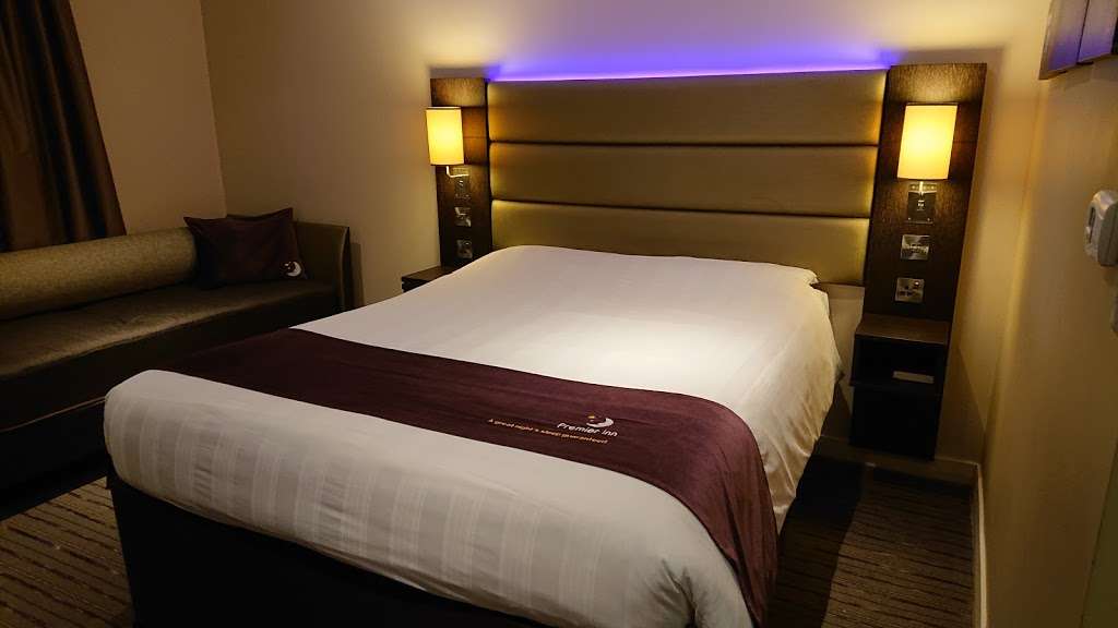 Premier Inn Thurrock East | Fleming Road, Unicorn Estate, Chafford Hundred, Grays RM16 6YJ, UK | Phone: 0871 527 9092