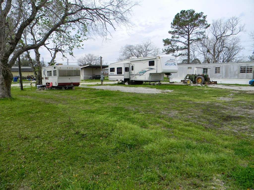 Herreras RV Park | 3027 Caroline St, Needville, TX 77461, USA | Phone: (713) 502-9147