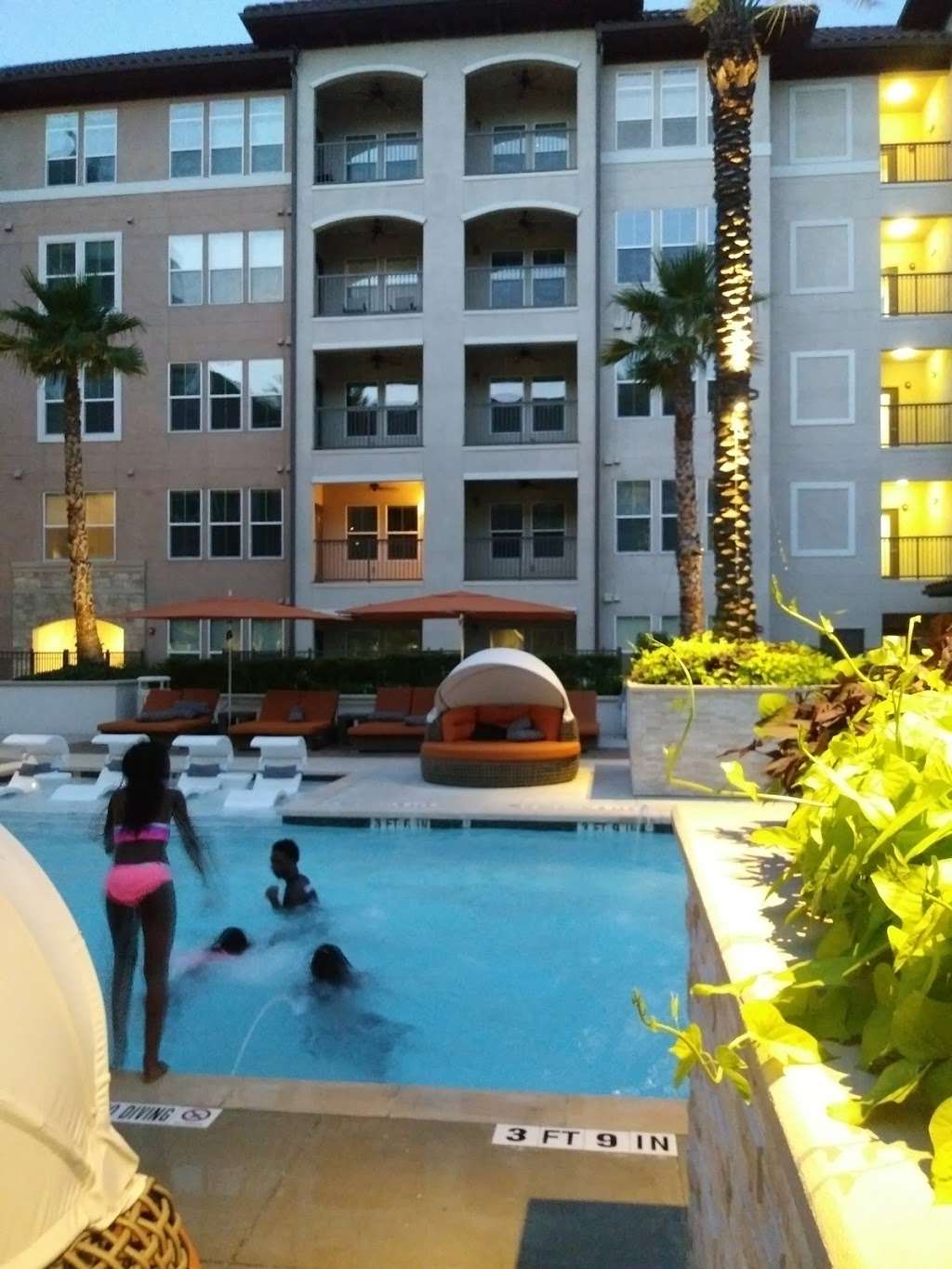 High Point Uptown Apartments | 807 S Post Oak Ln, Houston, TX 77056, USA | Phone: (713) 871-0790