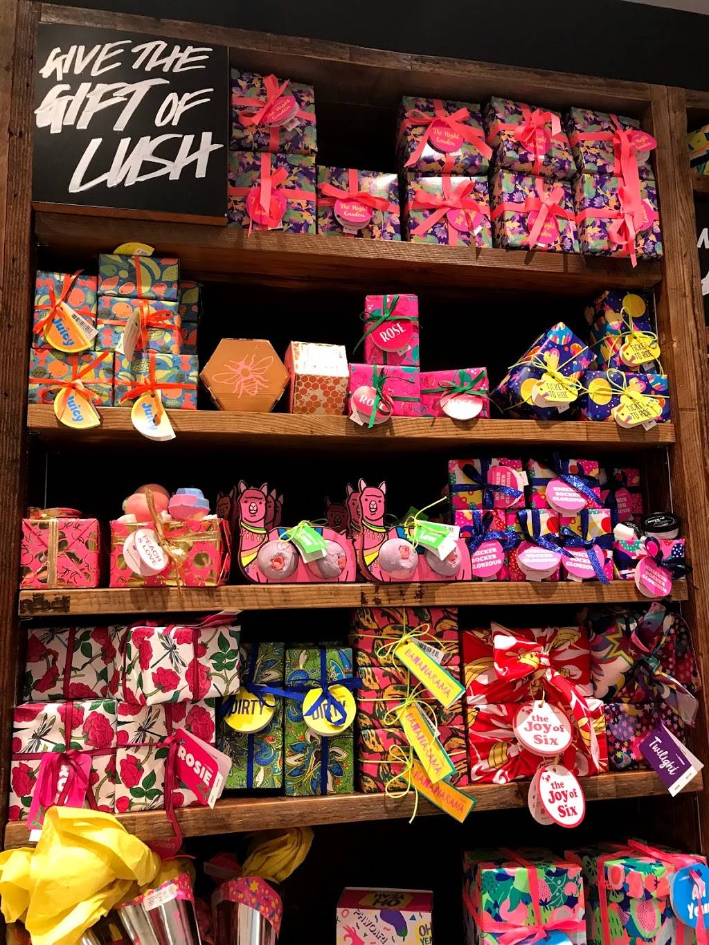 LUSH | 300 Monticello Ave, Norfolk, VA 23510, USA | Phone: (757) 622-1485