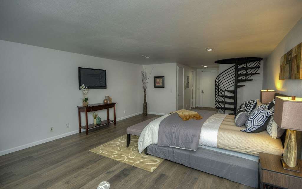 Jon Hornstra | 205 Rockaway Beach Ave #2, Pacifica, CA 94044, USA | Phone: (650) 303-1359