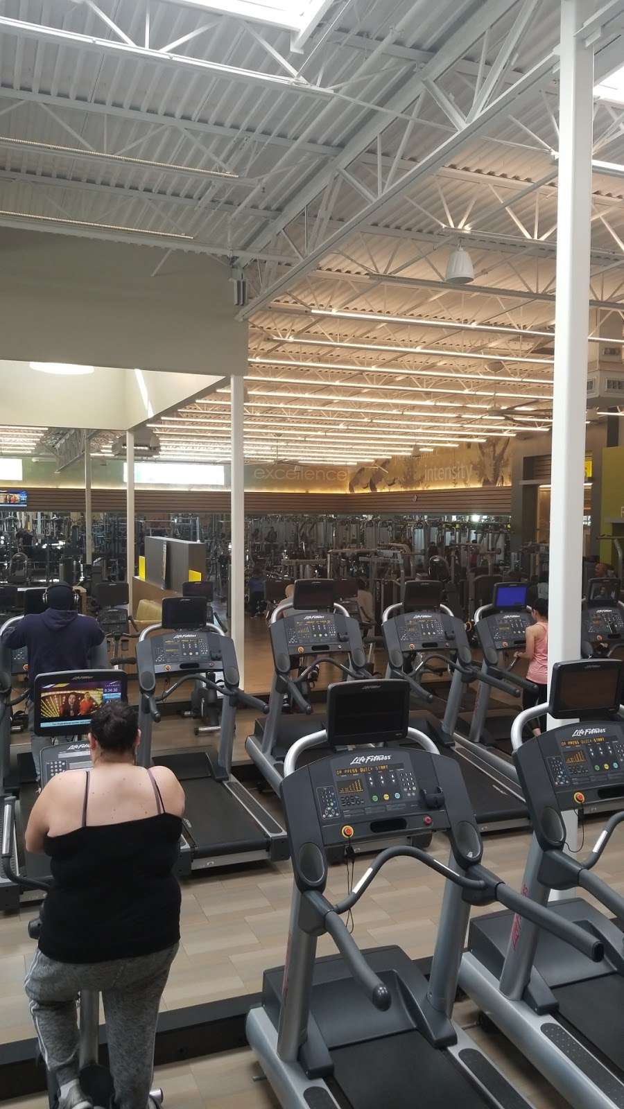 LA Fitness | 4404 University Pkwy, San Bernardino, CA 92407, USA | Phone: (909) 352-4147