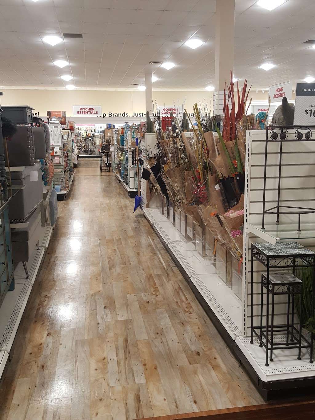 HomeGoods | 706 Commons Dr, Geneva, IL 60134, USA | Phone: (630) 262-0075