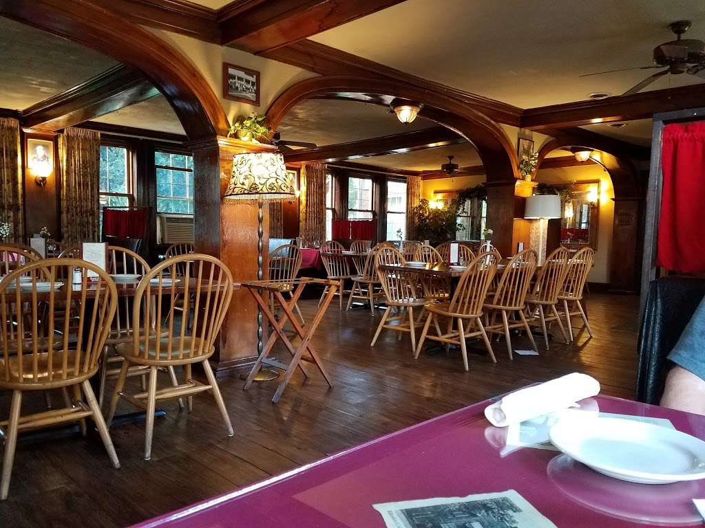 Legendary Tannersville Inn | 2977 PA-611, Tannersville, PA 18372, USA | Phone: (570) 629-3131