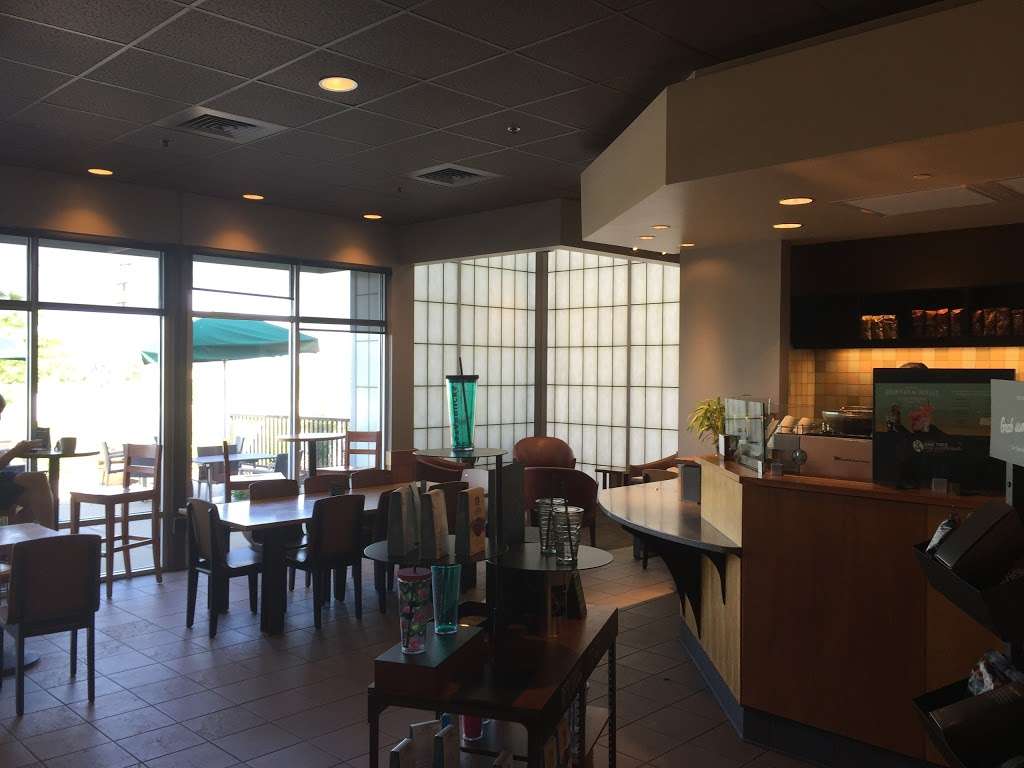 Starbucks | 1922 Gateway Center Dr, Belvidere, IL 61008, USA | Phone: (815) 544-5859