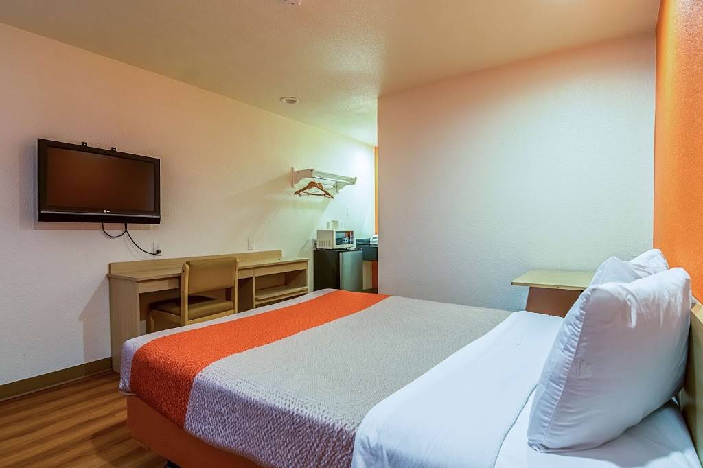 Motel 6 Bakersfield, CA - Airport | 5241 Olive Tree Ct, Bakersfield, CA 93308, USA | Phone: (661) 392-9700