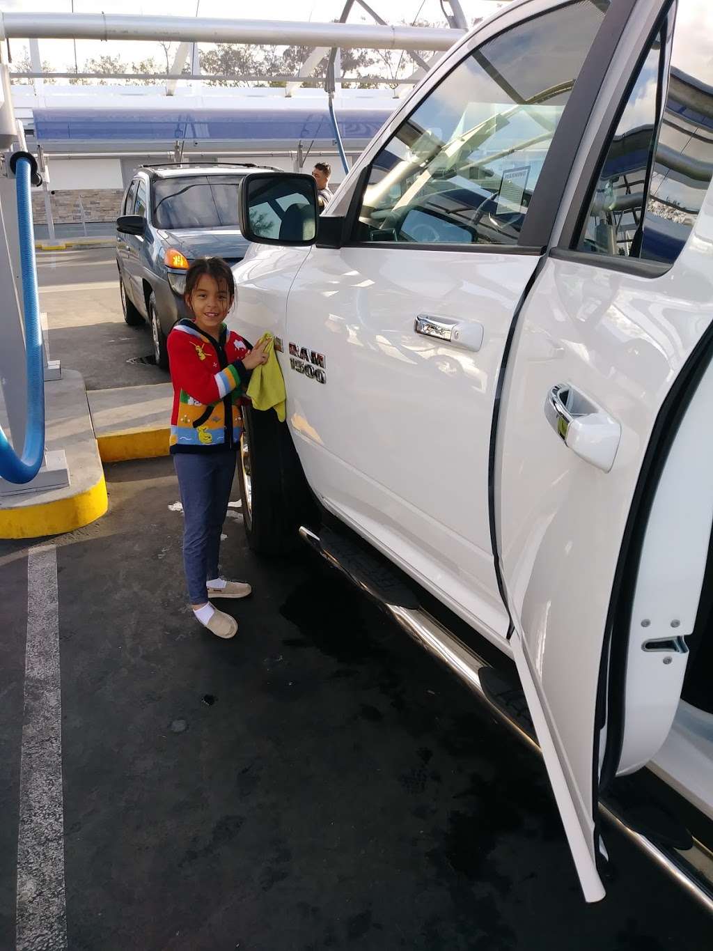 Zaroo Express Santa Ana 1205 W 17th St, Santa Ana, CA 92706, USA