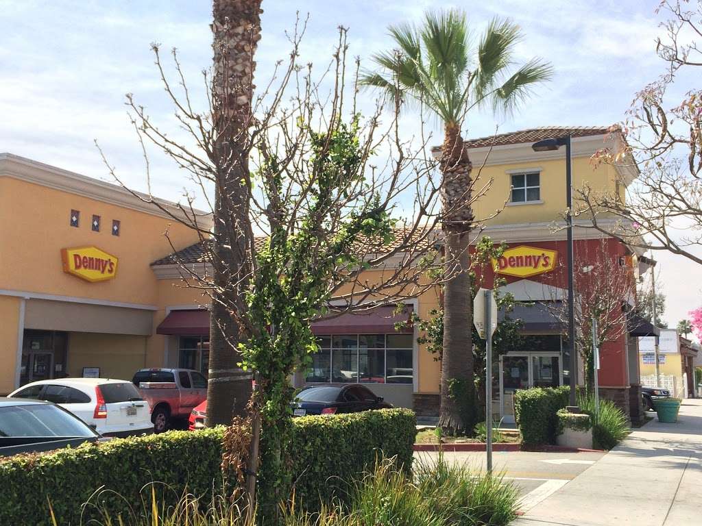 Dennys | 4760 East Cesar E Chavez Avenue, Los Angeles, CA 90022, USA | Phone: (323) 263-3440