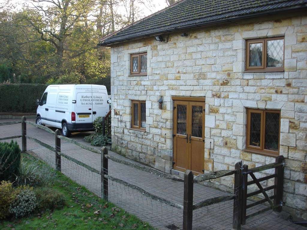 Robert Lines Upholsterers Ltd | The Coach House, Wards Farm Woodcock Hill, Felbridge, East Grinstead RH19 2QZ, UK | Phone: 01342 314040