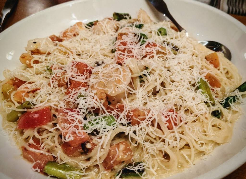 Olive Garden Italian Restaurant | 3725 Stone Creek Blvd, Cincinnati, OH 45251, USA | Phone: (513) 245-1820