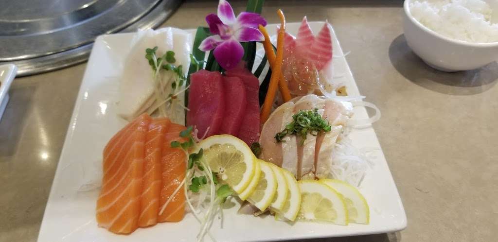 Shiki Sushi Sportsbar Redlands | 27461 San Bernardino Ave #190, Redlands, CA 92374, USA | Phone: (909) 307-1920