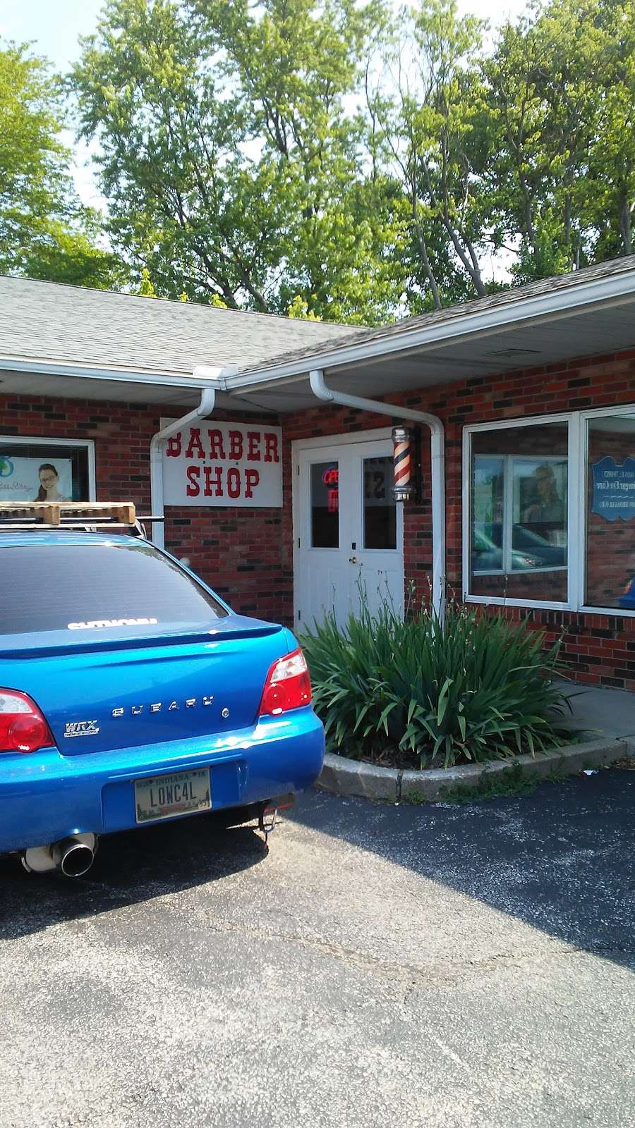 Bloomington Barber Shop | 4001 E 3rd St, Bloomington, IN 47401, USA | Phone: (812) 332-4166