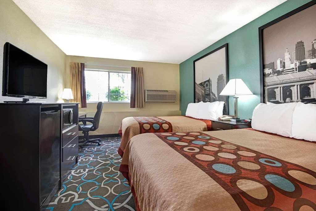 Super 8 by Wyndham Kansas City | 4321 N Corrington Ave, Kansas City, MO 64117, USA | Phone: (816) 454-8788