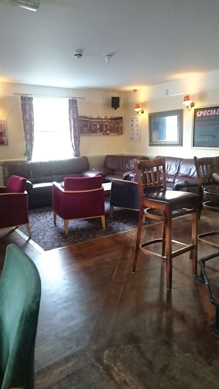 The Prince Albert | Copthorne Bank, Copthorne, Crawley RH10 3QX, UK | Phone: 01342 712702