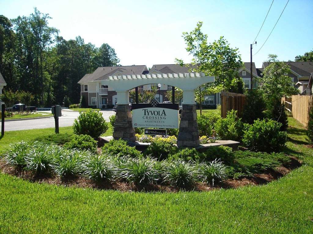 Tyvola Crossing Apartments | 2909 Cross Roads Pl, Charlotte, NC 28208, USA | Phone: (704) 376-8117