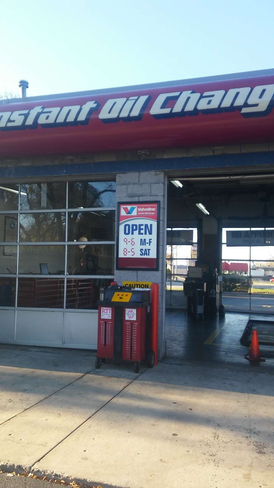 Valvoline Instant Oil Change | 5912 S Packard Ave, Cudahy, WI 53110, USA | Phone: (414) 769-8547