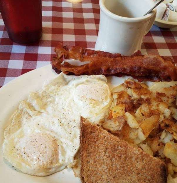 Roberts Diner In Richland | 15 E Main St, Richland, PA 17087, USA | Phone: (717) 644-7561