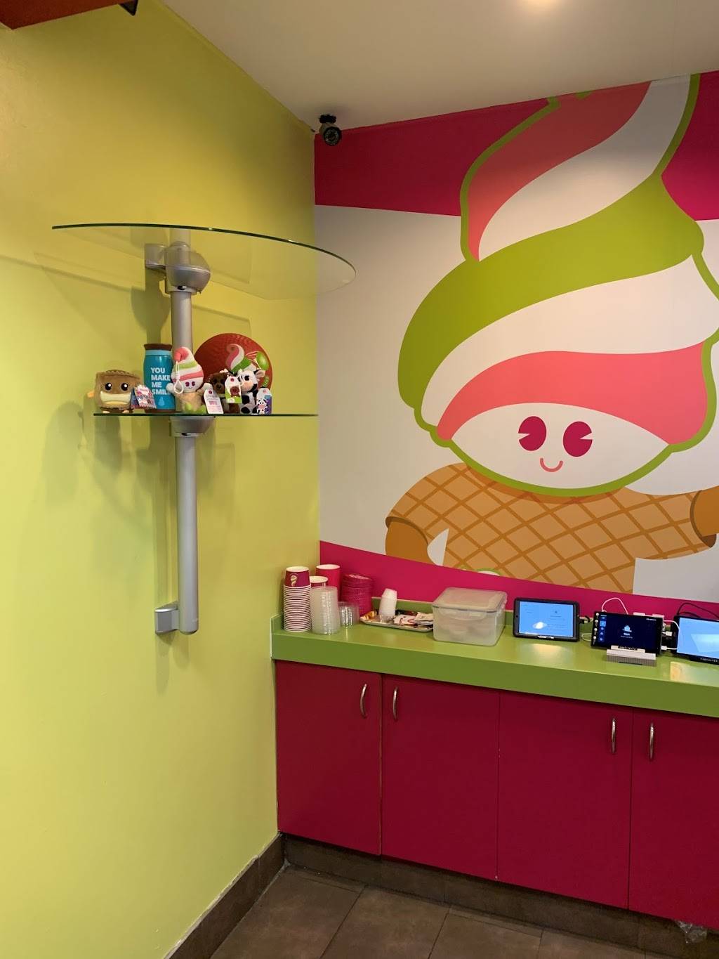 Menchies Frozen Yogurt | 13595 Whittier Blvd, Whittier, CA 90605, USA | Phone: (562) 696-5676