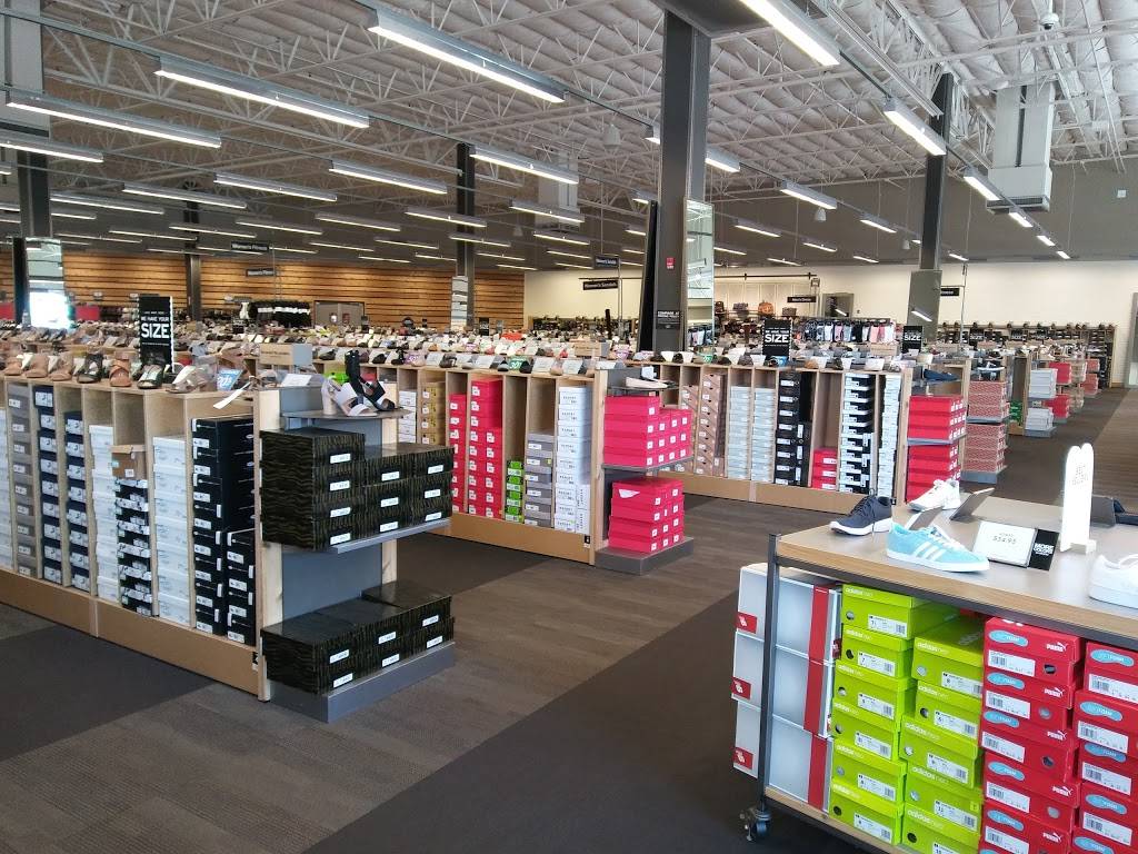 DSW Designer Shoe Warehouse | 10540 Stockdale Hwy, Bakersfield, CA 93311, USA | Phone: (661) 473-2045