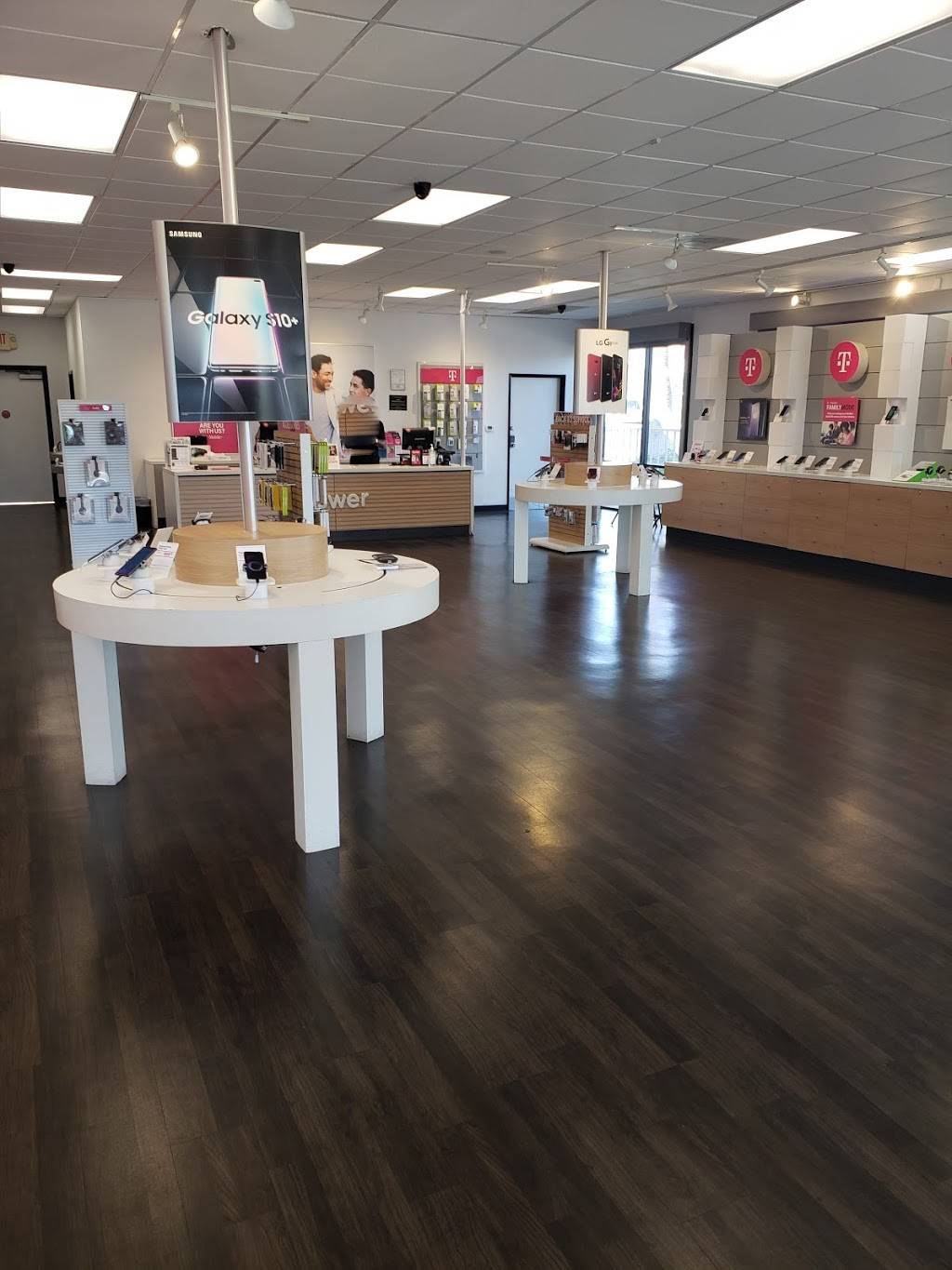 T-Mobile | 193 N Pecos Rd Suite A, Henderson, NV 89074, USA | Phone: (702) 260-1427