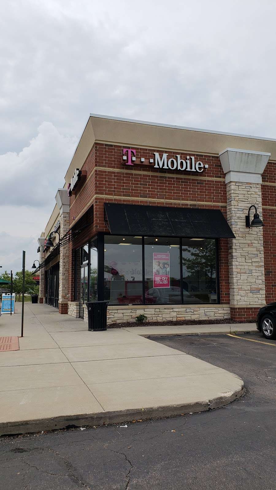 T-Mobile | 2948 Kirk Rd Ste 108, Aurora, IL 60502, USA | Phone: (630) 692-6900