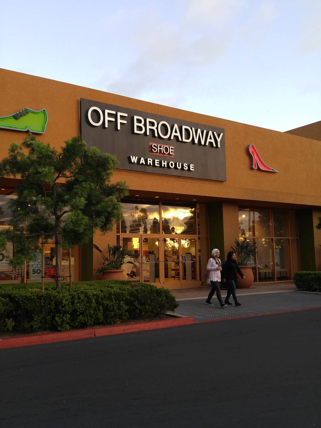 Off Broadway Shoe Warehouse | 13400 Jamboree Rd, Irvine, CA 92602 | Phone: (714) 665-0559