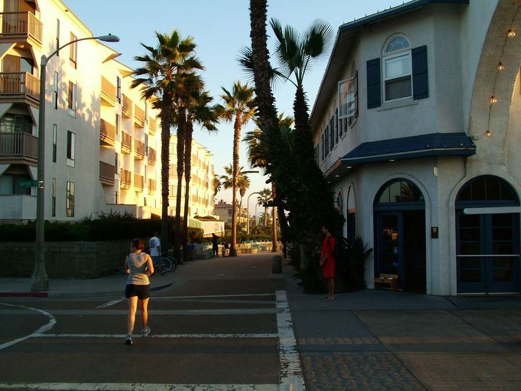 Crystal Pier Hotel & Cottages | 4500 Ocean Blvd, San Diego, CA 92109, USA | Phone: (800) 748-5894