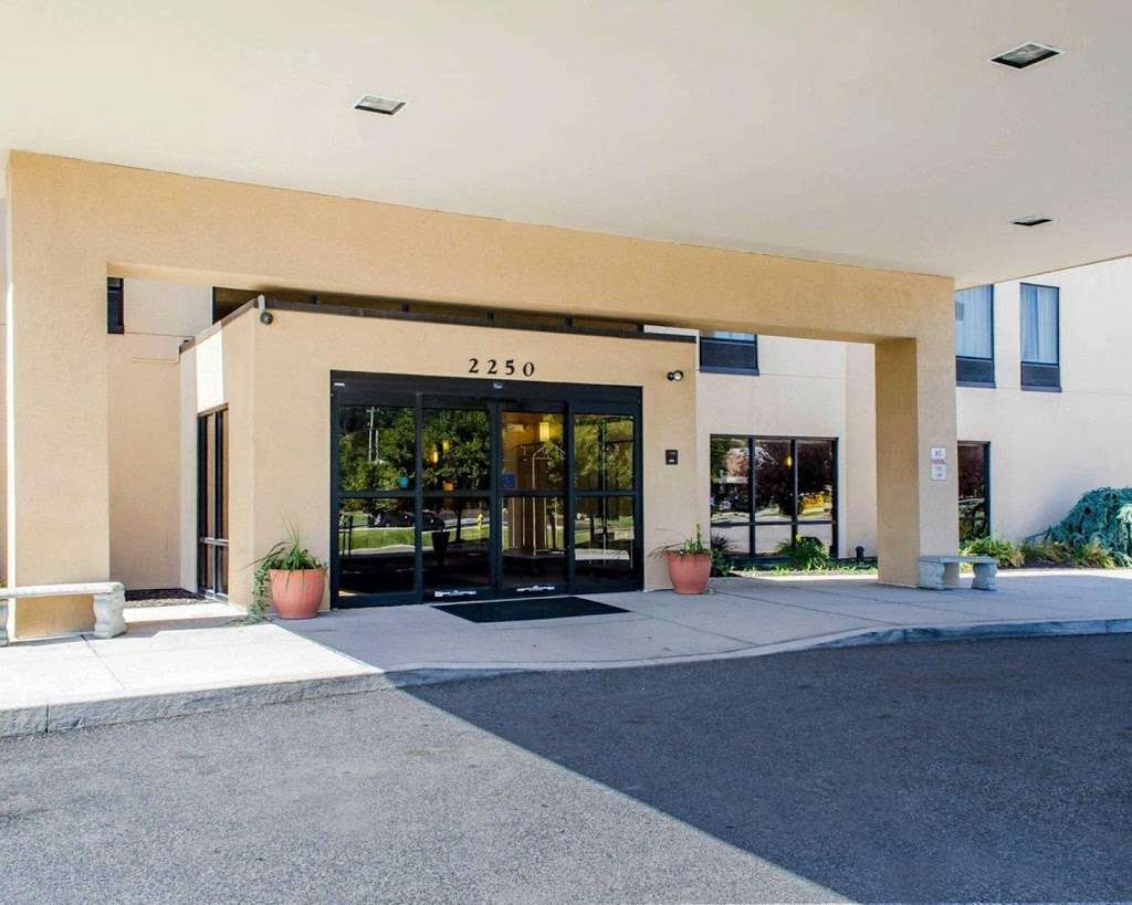 Comfort Inn & Suites | 2250 N George St, York, PA 17406, USA | Phone: (717) 699-1919