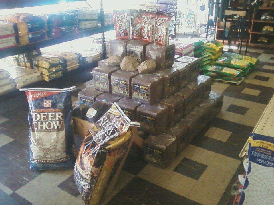 Crown Feed & Supply | 1000 E Joliet St, Crown Point, IN 46307, USA | Phone: (219) 663-0139