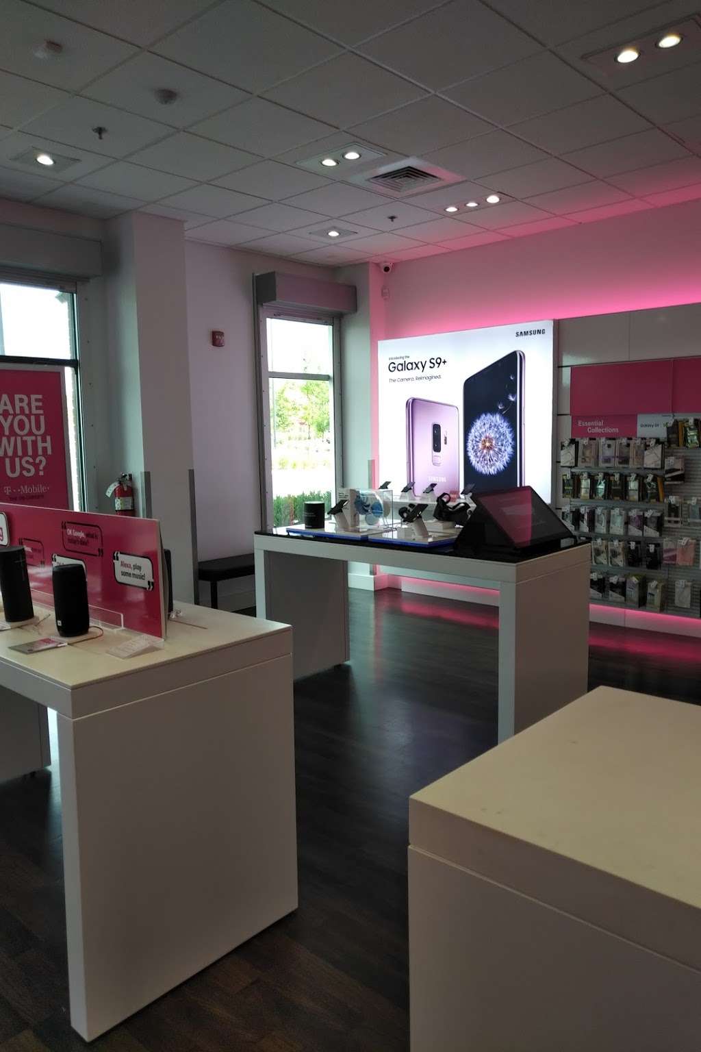 T-Mobile | 2460 Market St NE, Washington, DC 20018 | Phone: (202) 470-3699