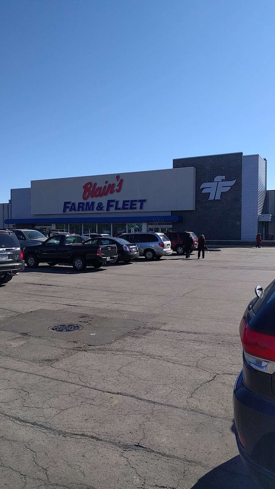 Blains Farm & Fleet | 501 W Rawson Ave, Oak Creek, WI 53154, USA | Phone: (414) 764-6606